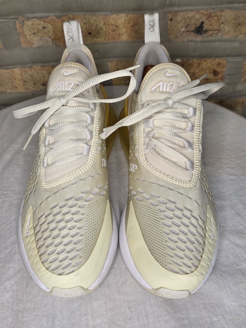 Nike Air Max 270 Women's Coconut Milk White Yellow Size 8.5 EUC